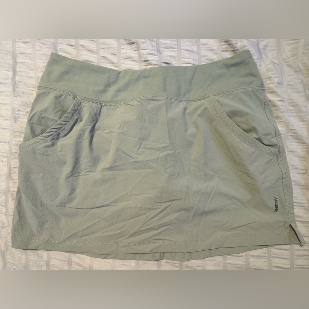 Ascend Women's Skort in Light Green